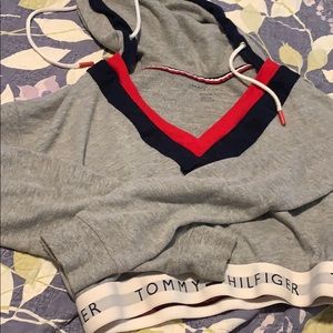 Tommy Hilfiger crop top sweater ❤️